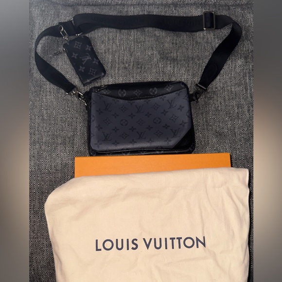 Louis Vuitton Messenger Bags - Picture 3 of 3